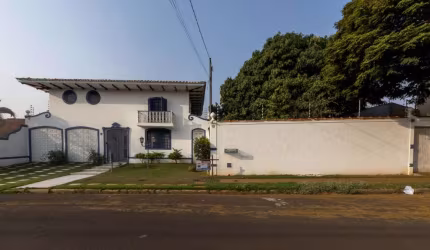 Confortável sobrado para venda com 4 quartos, sendo 2 suítes, 343m²