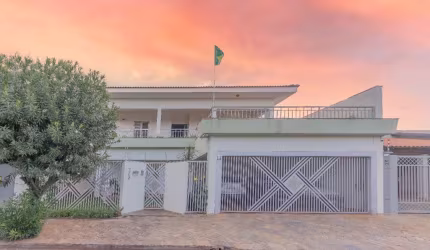 Imperdível sobrado para venda com 4 quartos, sendo 2 suítes, 468m²