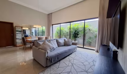 Casa no condomínio CONDOMINIO TERRAS DE SIENA para venda com 3 quartos, sendo 3 suítes, 250m²