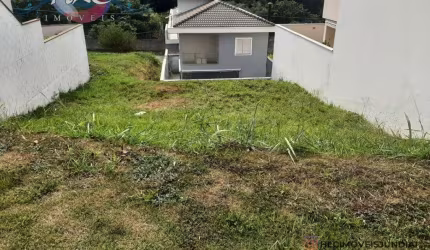 Terreno à Venda no condomínio Terras de Genova - lote em declive.