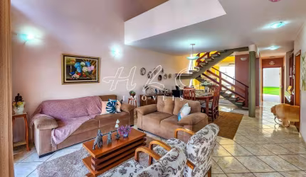 Casa à Venda no Condomínio Santa Teresa, Jardim Samambaia, Oportunidade Imperdível! Casa Espaçosa em Localização Privilegiada!