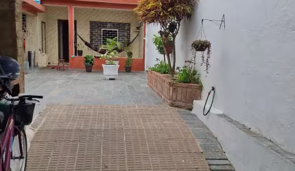 Casa de fundos no centro de São Vicente