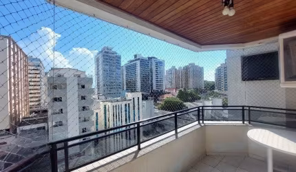 Amplo apartamento mobiliado de 3 quartos no Centro – 111m², com infraestrutura completa!
