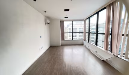 Excelente sala Men de Sá próxima a Miguel de Frias no Edifício Quality Business com toda infra. Oportunidade! 297 mil