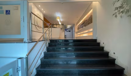 Excelente sala Men de Sá próxima a Miguel de Frias no Edifício Quality Business com toda infra. Oportunidade! 297 mil