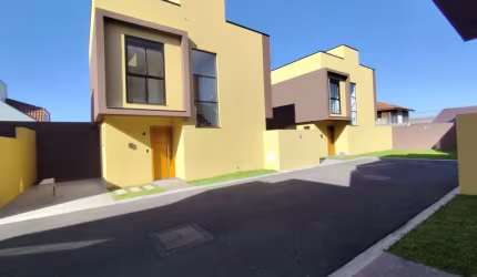 Vende sobrado de 3 quartos no Bairro Alto - Curitiba