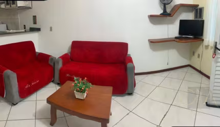 Casa para Temporada em Bombinhas, Bombas, 2 dormitórios, 1 banheiro, 1 vaga