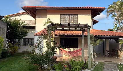 Excelente casa em condomínio fechado