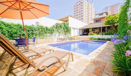 Sobrado com 3 Quartos e 6 banheiros à Venda, 297 m²