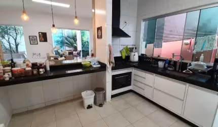 Linda Casa com 4 Dormitórios e 1 Suíte em Jandira – Aceita Financiamento!