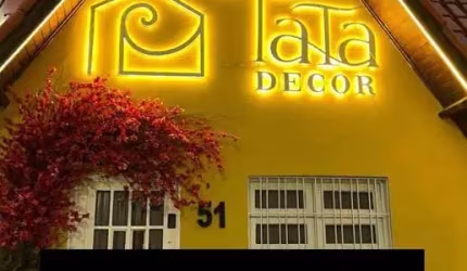 Charmoso Chalé  Comercial -  Cotia com 6 Salas e 4 vagas ! vem....