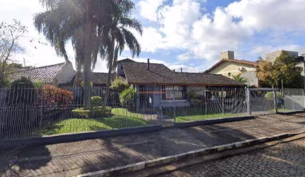 Casa localizada no bairro Igará/Canoas