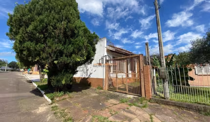 Casa terrea de alvenaria no Bairro Igara