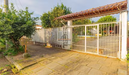 Casa localizada no bairro Estância Velha/Canoas