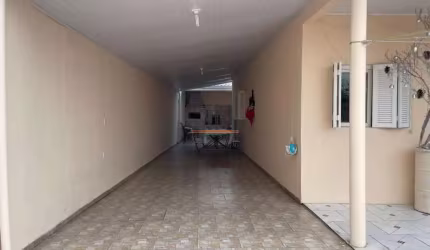 Casa localizada no bairro Guajuviras/Canoas