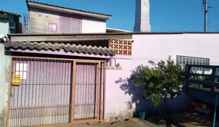 Casa localizada no bairro Guajuviras/Canoas
