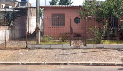 Casa localizada no bairro Guajuviras/Canoas