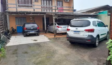 Casa localizada no bairro Guajuviras/Canoas