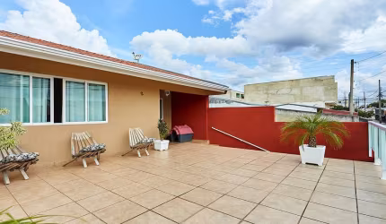 Casa com 3 quartos à venda na Rua Lydia Girardi Bertholdi, 279, Campo de Santana, Curitiba, 137 m2 por R$ 450.000