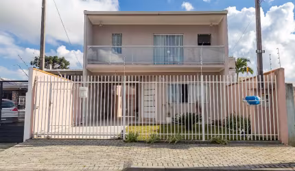 EXCELENTE CASA DE DOIS ANDARES NO BAIRRO INÁ - S.J. PINHAIS