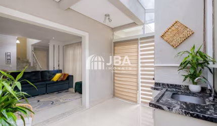 Sobrado duplex em condomínio no Guabirotuba