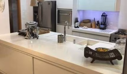 Apartamento de 172 metros quadrados no bairro Anália Franco com 3 quartos