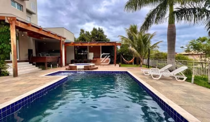 Casa com 3 suítes, pomar e ampla área verde no Village Ipanema 1