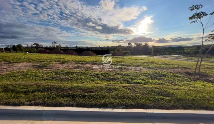 Lote de 350m² no condomínio Terras Alpha Nova Esplanada em Votorantim/SP.