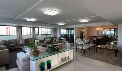 Apartamento com 4 suítes em Petrópolis
