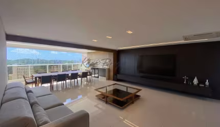 Apartamento com 4 suítes, varanda gourmet e 4 vagas no Tirol