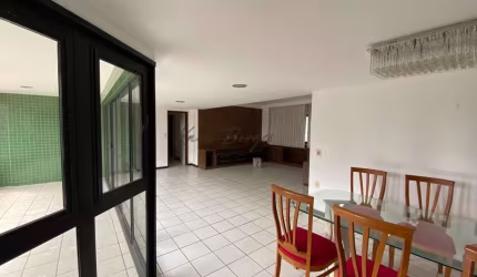 Apartamento em Petrópolis, 3 suítes, 270m² - 1 por andar