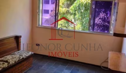 Apartamento com 2 quartos à venda na Rua Paturi, Tanque, Rio de Janeiro por R$ 160.000
