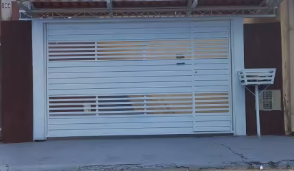Linda casa, com dois quartos, sala cozinha, banheiro