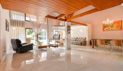 CASA NO BIGORRILHO, COMERCIAL OU RESIDENCIAL!