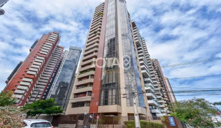 Duplex com 4 suítes no Batel - J8 Imóveis