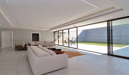 CASA 4 SUÍTES 4 VAGAS AO LADO DO PARQUE BARIGUI