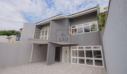 Sobrado à Venda no Bairro Ahú 225m²