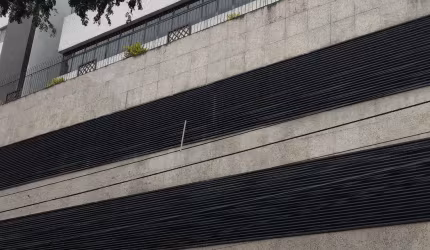 04 ANDARES COM UMA ÚNICA SALA COMERCIAL