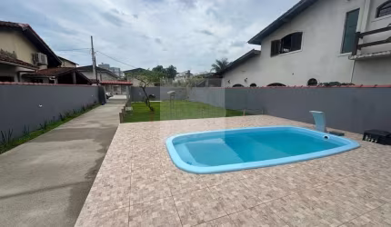Sobrado para Venda em Bertioga, Maitinga, 2 dormitórios, 2 suítes, 3 banheiros, 10 vagas
