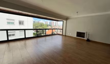 Apartamento Reformado para venda possui 181 metros quadrados com 4 suites