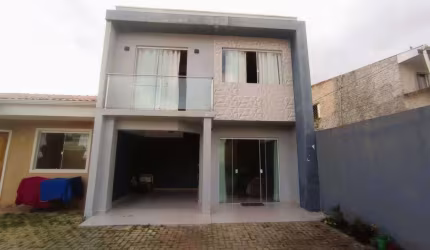 Sobrado em condomínio, com apenas 2 unidades, no Xaxim