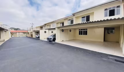 Sobrado com 3 quartos  para alugar, 101.37 m2 por R$2500.00  - Boqueirao - Curitiba/PR