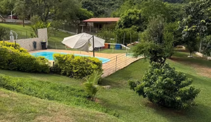 Refúgio de luxo em condomínio fechado