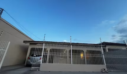 casa reformada com muito bom gosto e mobiliado, porteira fechada!