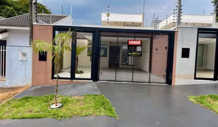 Vende-se Linda Casa Com Piscina no Jardim Alvorada em Maringá