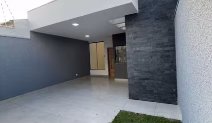 Vende-se Bela Casa Moderna no Jardim Monte Rei em Maringá