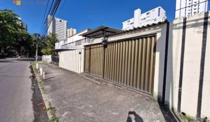 CASA NO PARNAMIRIM EM RUA MOVIMENTADA, IDEAL PARA SEU NEGÓCIO