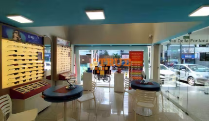 Excelente loja ampla com mezanino de frente - Galeria Via Della Fontana. Localização privilegiada