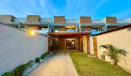 Casa Duplex Rua Privativa Eusébio - CE