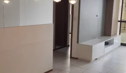 Apartamento 2/4 com suíte e móveis fixos